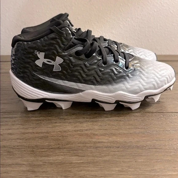 NIB [Under Armour] UA Spotlight Hammer Jr Black/White Football Cleats Youth 4.5 - Picture 8 of 12